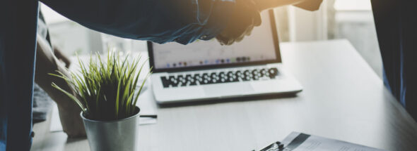 Geschäftsleute schütteln Hände